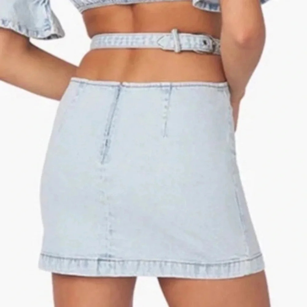 NWT WeWoreWhat Skirt Indigo Comfort Cut Out Mini Skirt Size Large - Picture 2 of 6